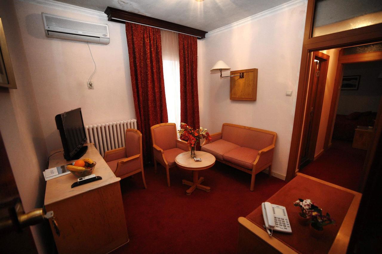Golden Inn Hotel Majdanpek Extérieur photo