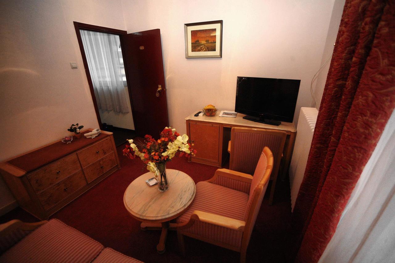 Golden Inn Hotel Majdanpek Extérieur photo